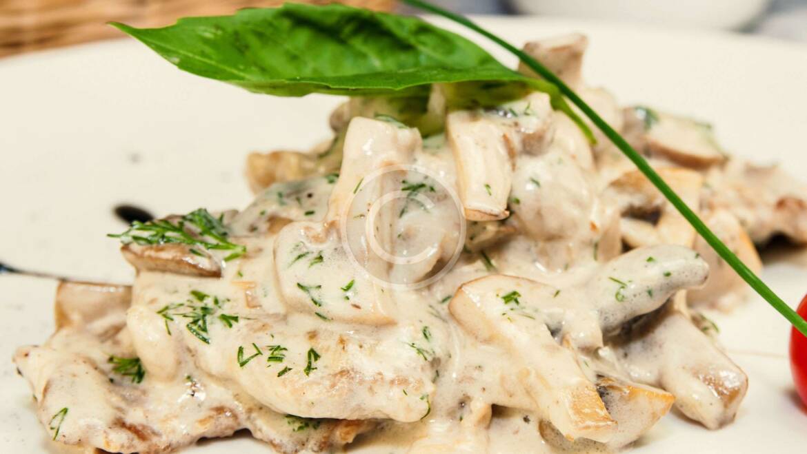 Fettuccine with Chicken and Mushrooms